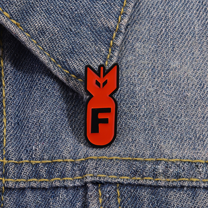 Cartoon Red Bomb F Logo Enamel - Party Games Easter For Kids recensione e prezzo